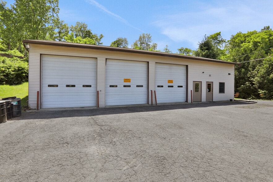 More Photos Of 16 Sloop Hill Rd, New Windsor Township Warehouse For Sale
