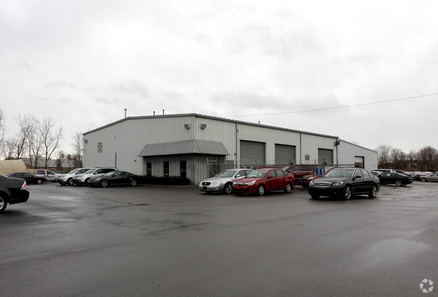More Photos Of 2560 Park Crescent Dr, Columbus Warehouse For Lease