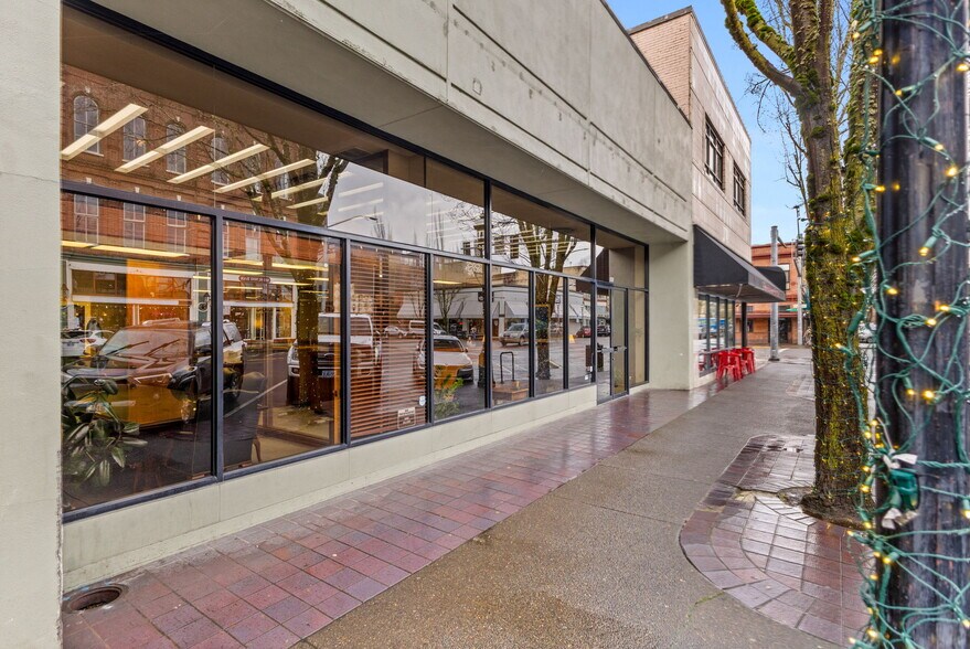 More Photos Of 387 Court St NE, Salem Office For Sale