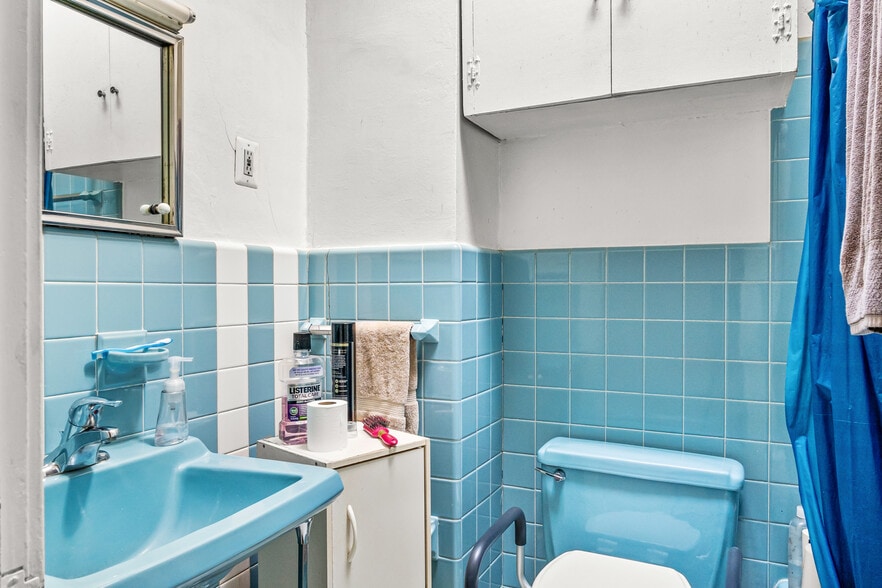 More Photos Of 694 Pont Reading Rd, Ardmore Storefront Retail Residential For Sale