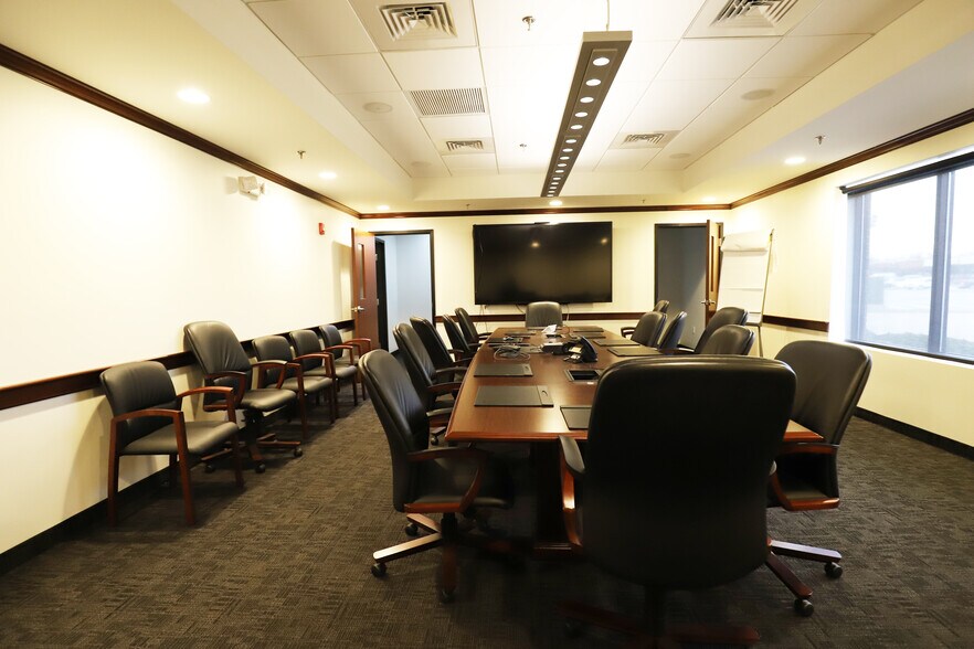 More Photos Of 1034 Pearl St, Brockton Warehouse For Sale