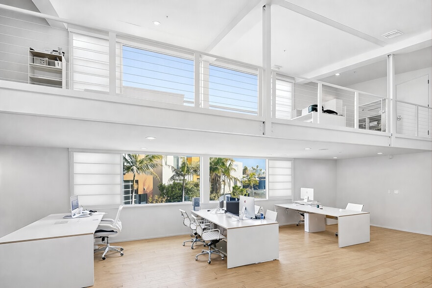 More Photos Of 2100 Abbot Kinney Blvd, Venice Loft Creative Space For Lease