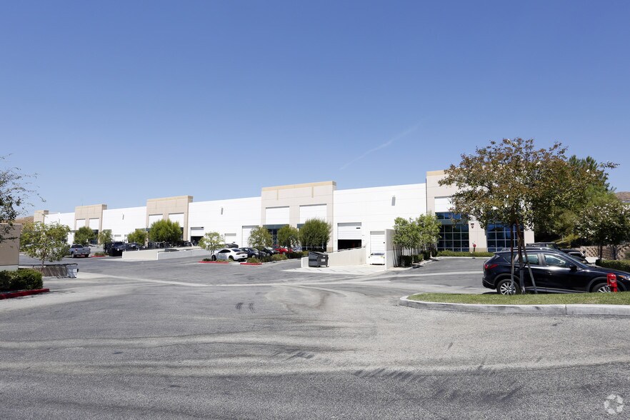 More Photos Of 28337-28351 Constellation Rd, Santa Clarita Distribution For Lease