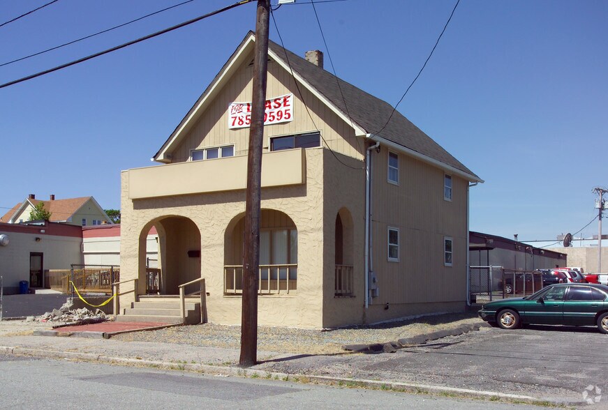 More Photos Of 271 Doric Ave, Cranston Office For Sale