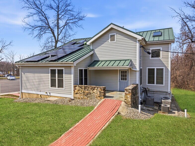 More Photos Of 3 Mapleton Rd, Princeton Office For Sale