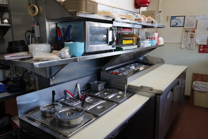 More Photos Of 1876 E Main St, Ventura Freestanding For Sale