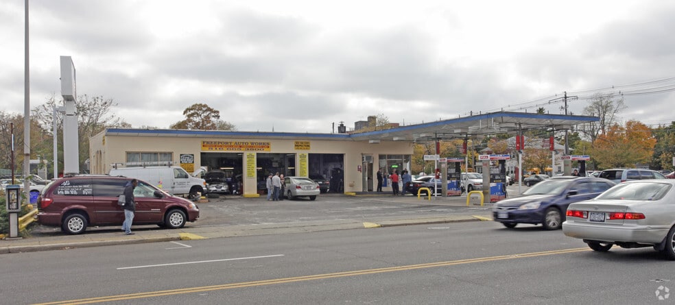 More Photos Of 131 W Merrick Rd, Freeport General Retail For Lease