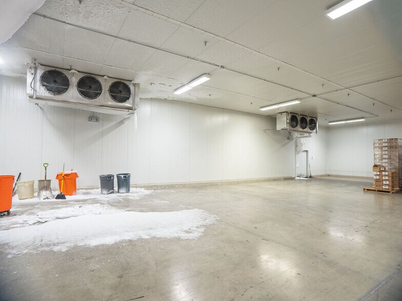 More Photos Of 2733 W Harrison St, Chicago Warehouse For Sale