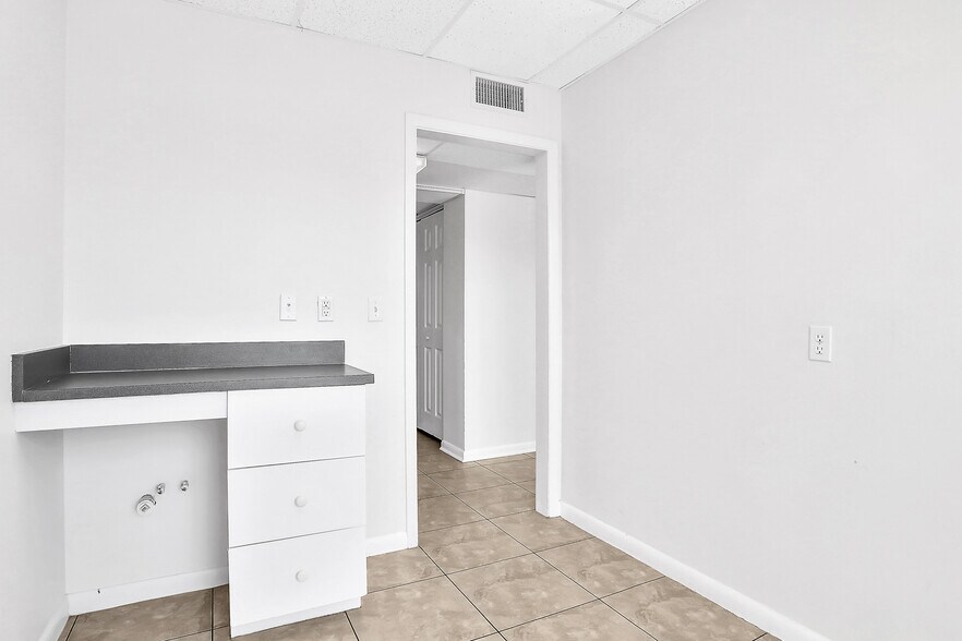 More Photos Of 162 Peninsula Dr S, Daytona Beach Medical For Sale
