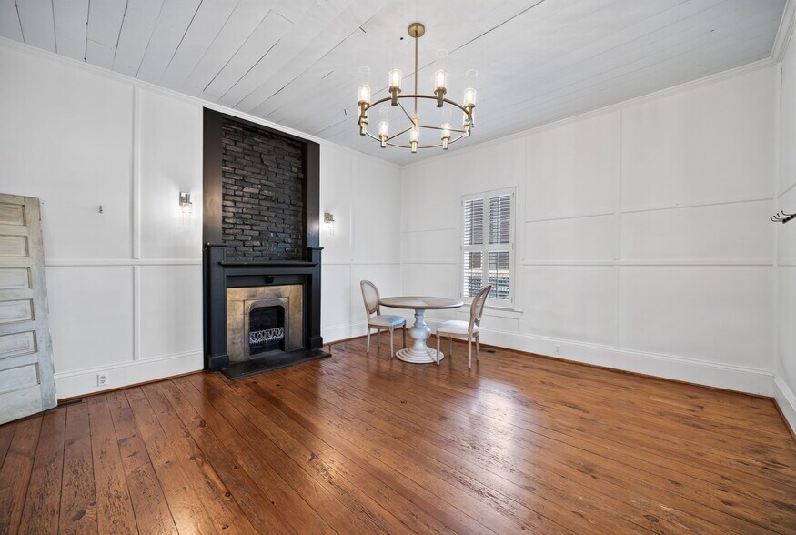 More Photos Of 2037 Grayson Hwy, Grayson Office For Sale