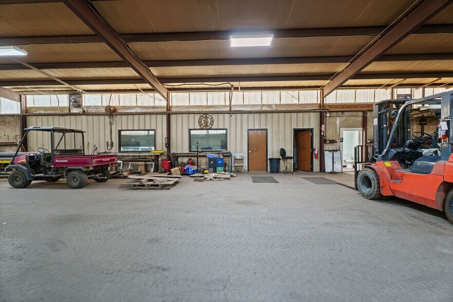 More Photos Of 3917 Clovis Rd, Lubbock Warehouse For Lease