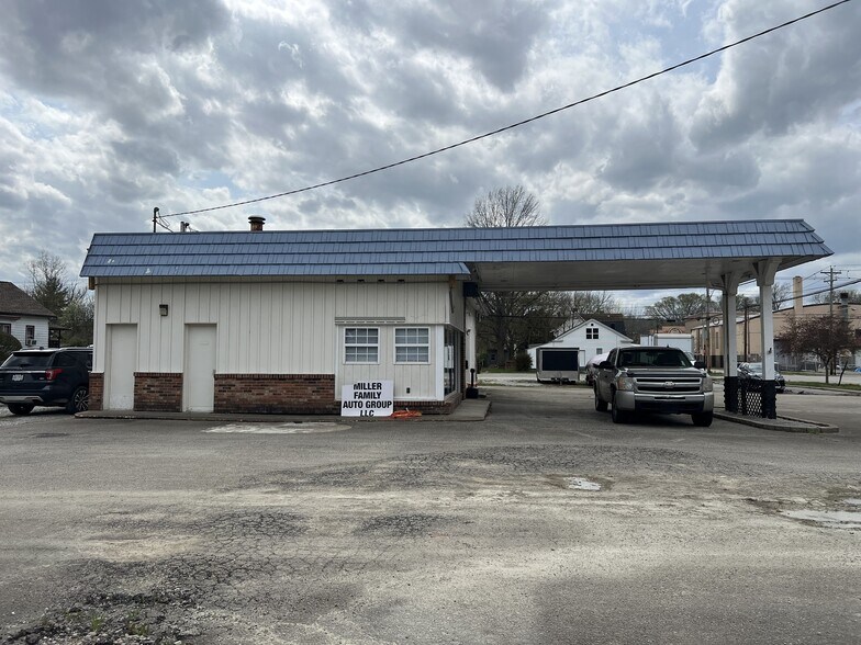 More Photos Of 410 Walnut St, New Richmond Office For Sale