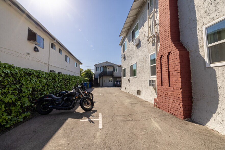 More Photos Of 2221 Griffin Ave, Los Angeles Apartments For Sale