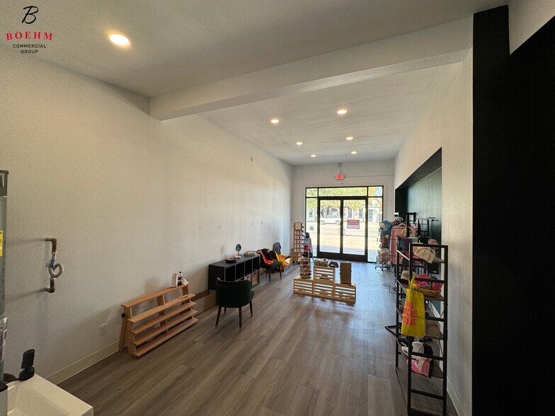 More Photos Of 711 Front St, Comfort Freestanding For Lease