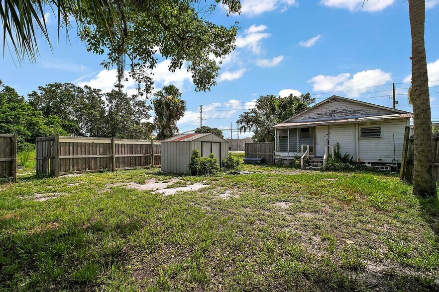 More Photos Of 452 N Park Ave, Apopka General Retail For Sale