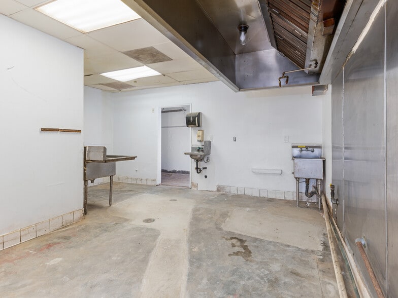 More Photos Of 202-204 E Imperial Ave, El Segundo Storefront For Lease