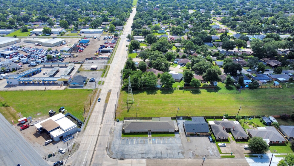 More Photos Of 2001 John St, Pasadena Office For Sale