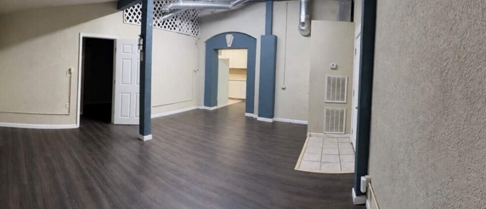 More Photos Of 208 SE Avenue 2 Ave, Atkins Office For Sale