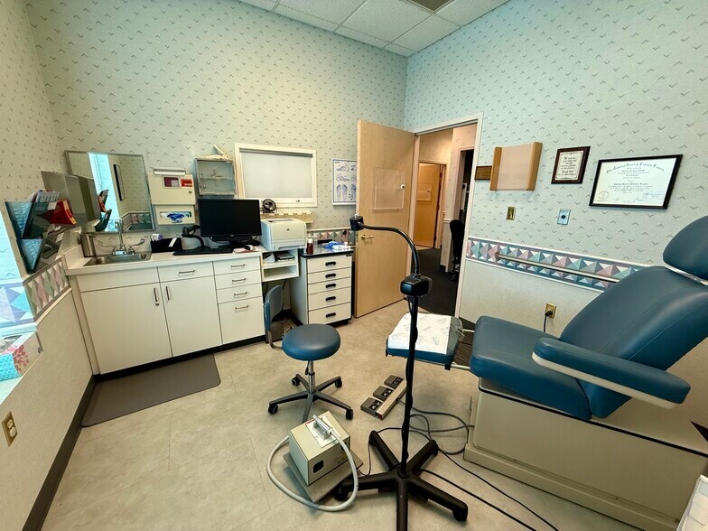 More Photos Of 1725 Western Ave, Findlay Medical For Sale