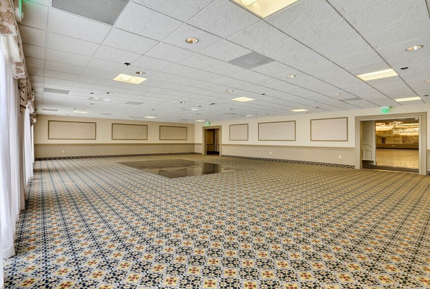 More Photos Of 505 Jermor Ln, Westminster Restaurant For Lease