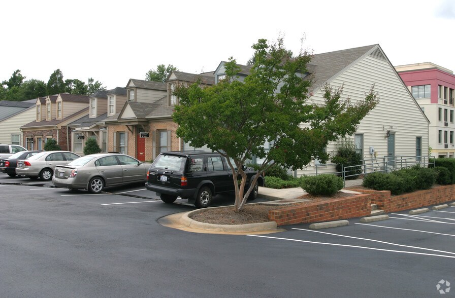 More Photos Of 1919 Boulevard St, Greensboro Office For Lease