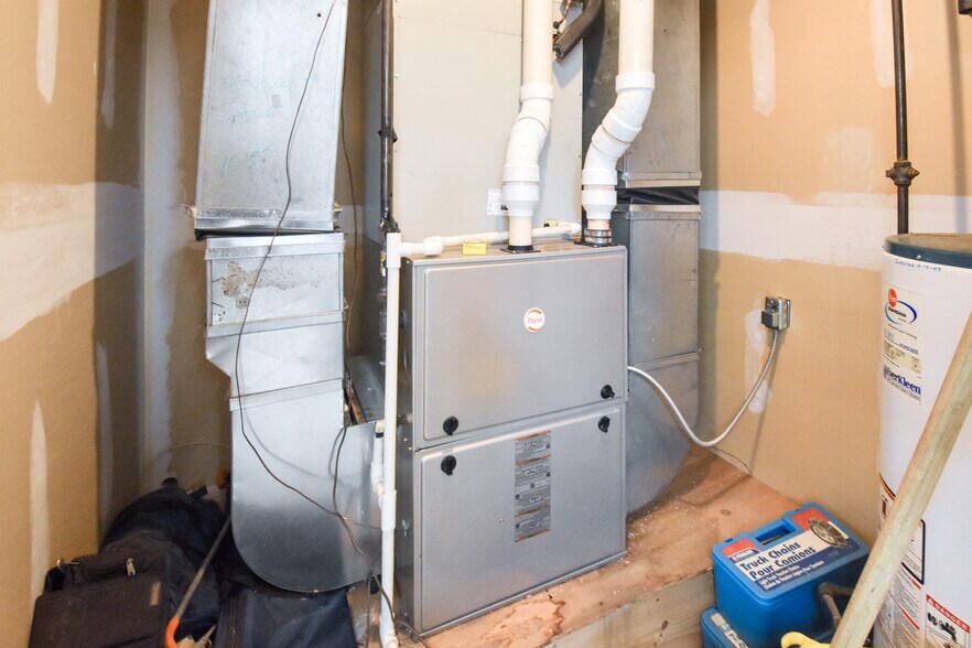 More Photos Of 603 E 2nd St, Ogallala Showroom For Sale