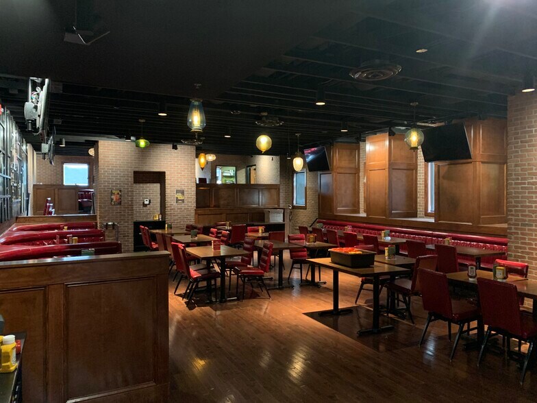 More Photos Of 401-411 Westport Rd, Kansas City Restaurant For Lease