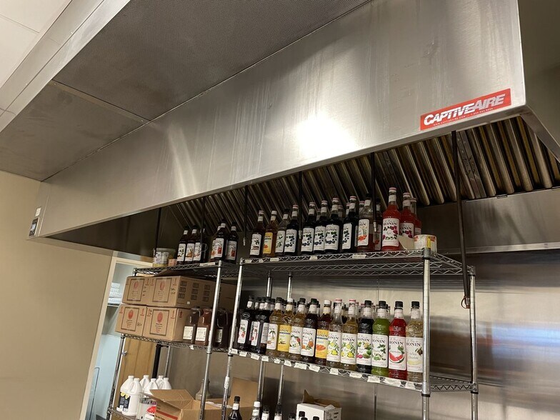 More Photos Of 1370 Veterans Pky, Clarksville Restaurant For Lease