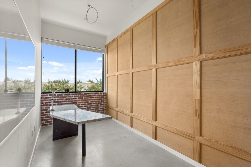 More Photos Of 6514 Highway 90A, Sugar Land Medical For Sale