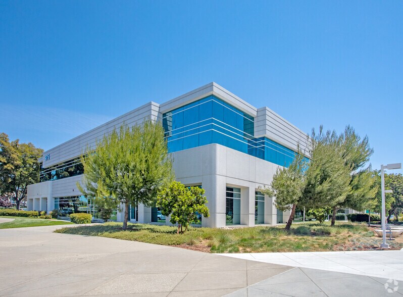 More Photos Of 975 Island Dr, Redwood City Office For Lease