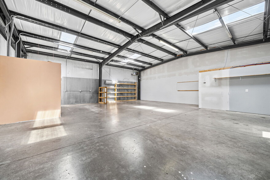 More Photos Of 1761 Jardco Dr, Clarksville Warehouse For Lease