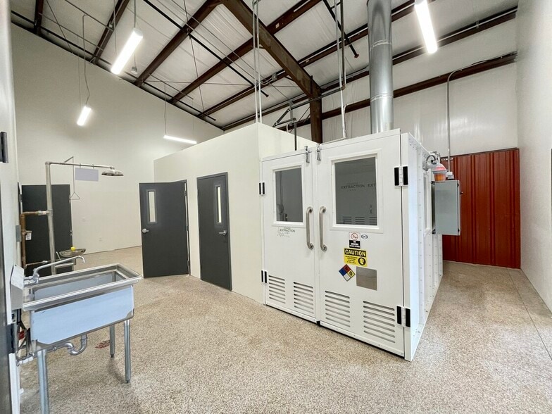 More Photos Of 10 Poppy House, Rio Vista Manufacturing For Lease