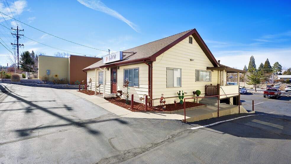More Photos Of 1129-1135 Hunter Lake Dr, Reno Storefront Retail Residential For Sale
