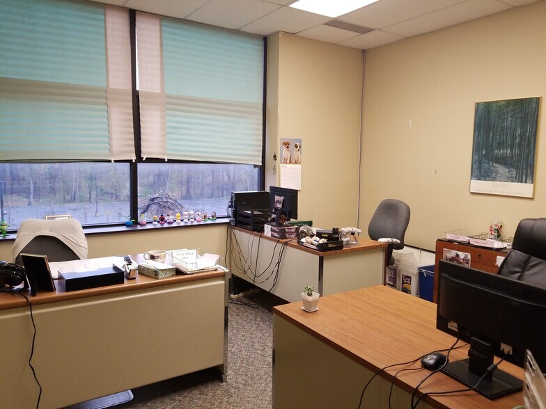 More Photos Of 64 Mountainview Blvd, Wayne Medical For Lease