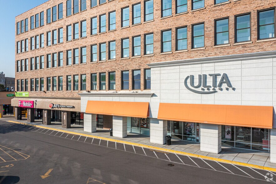 More Photos Of 1300 N Ashland Ave, Chicago Self Storage For Lease