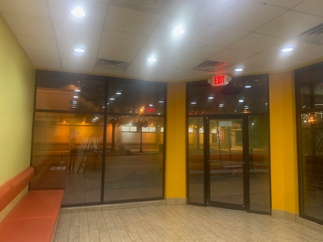More Photos Of 4849-4853 Oakton St, Skokie Storefront For Lease