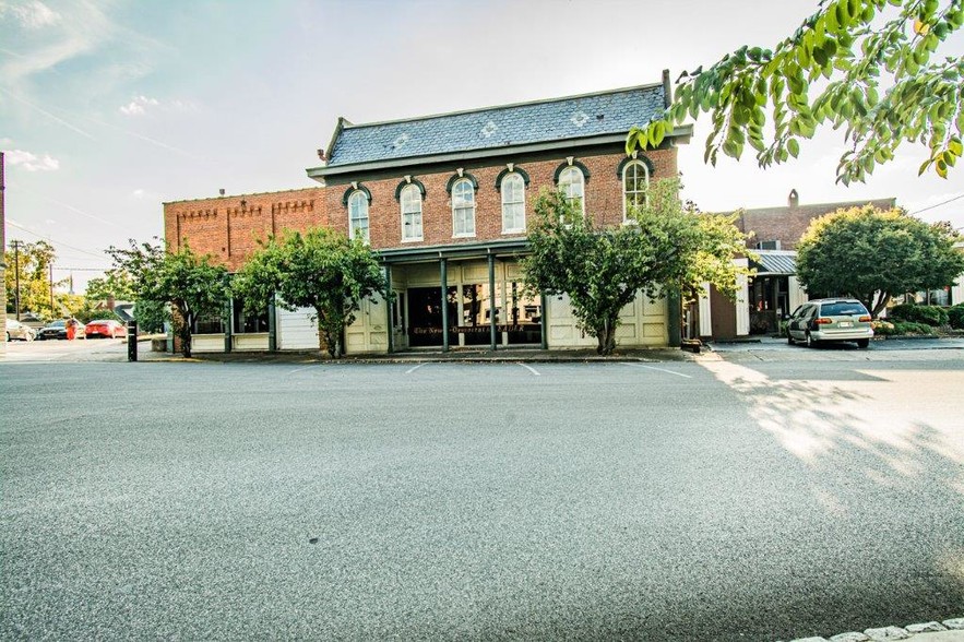 Primary Photo Of 120 SW Park Sq, Russellville Office For Sale