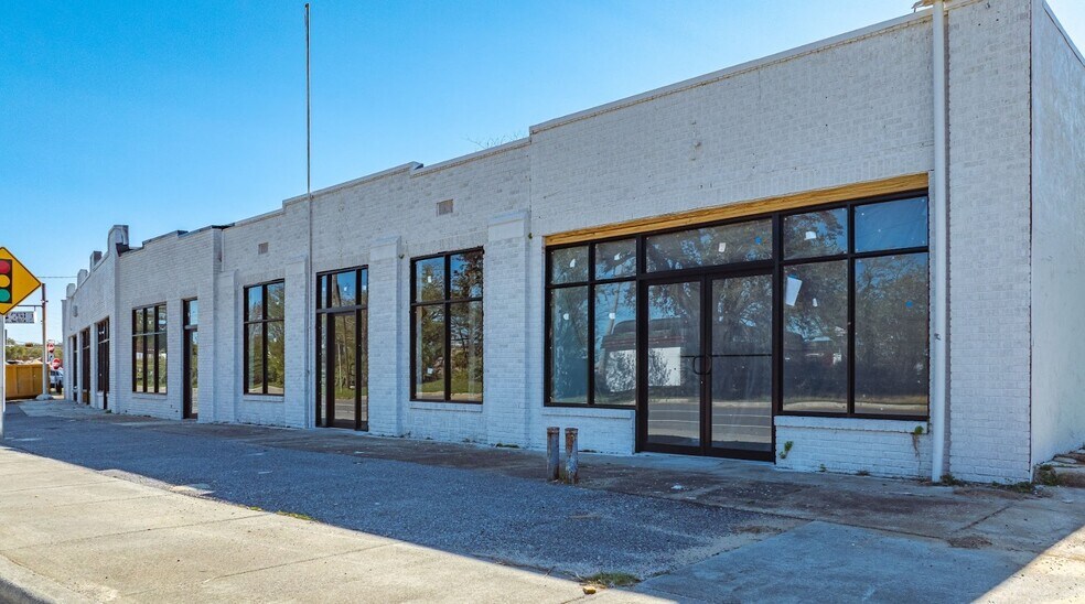 More Photos Of 4151-4175 Barrancas Ave, Pensacola Storefront For Lease