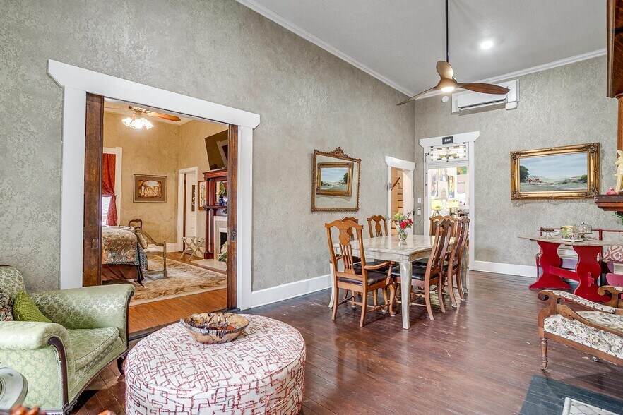 More Photos Of 1092 W Tarleton St, Stephenville Hospitality For Sale