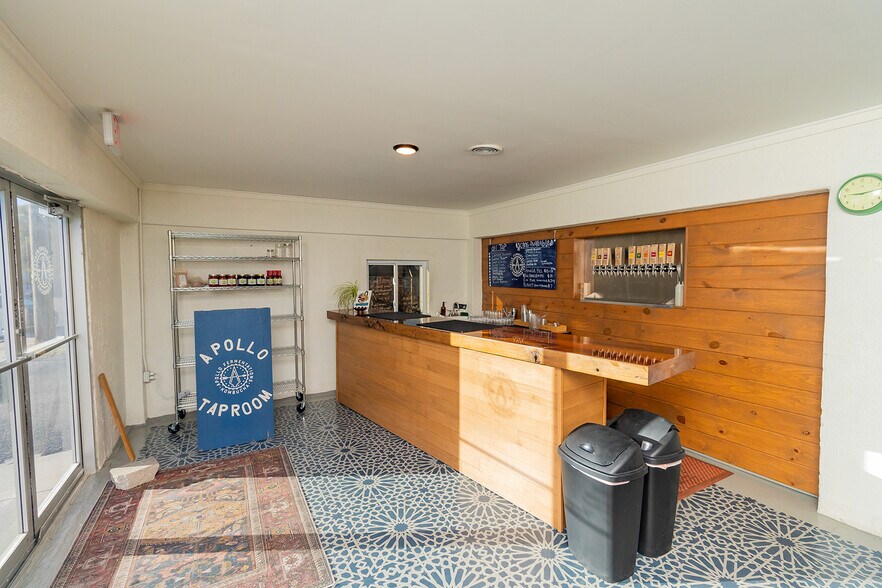 More Photos Of 1627 S Hillside St, Wichita Freestanding For Sale