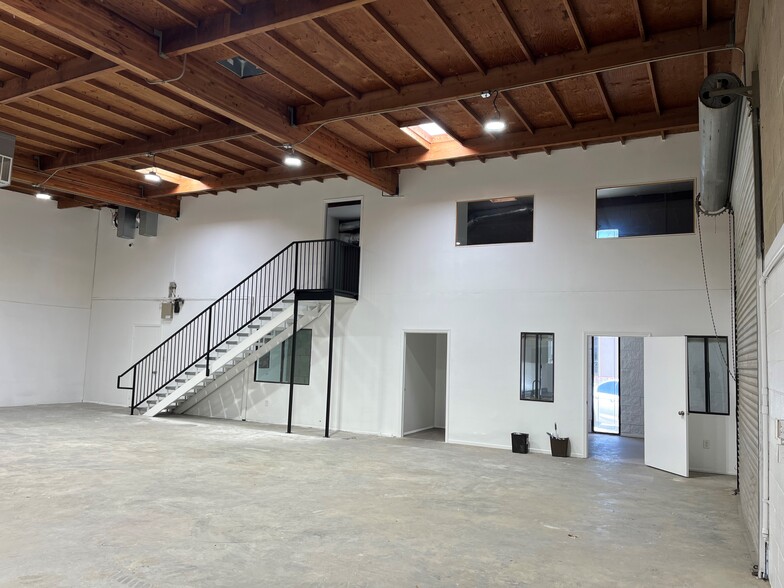 More Photos Of 817-873 W 9th St, San Jacinto Warehouse For Lease