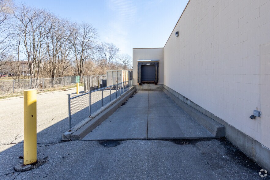 More Photos Of 1160-1300 E Army Post Rd, Des Moines Unknown For Lease