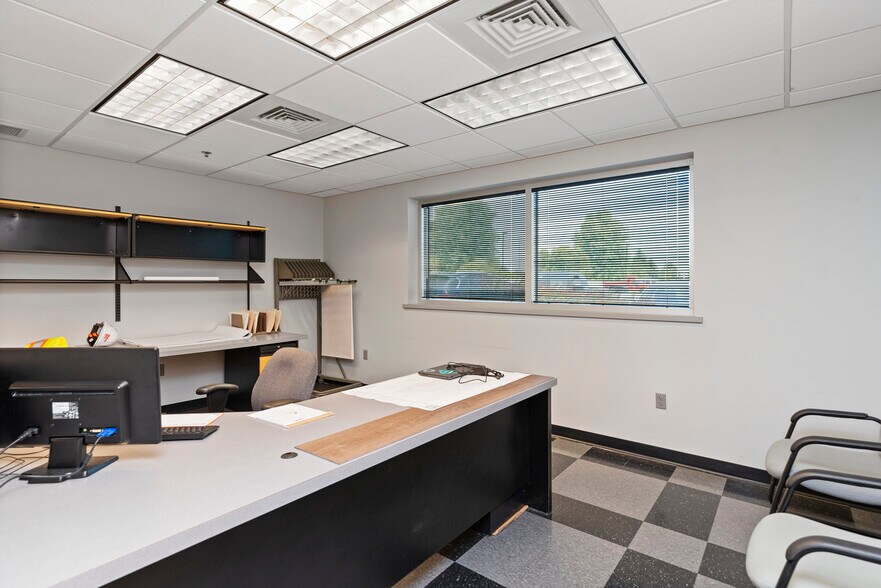 More Photos Of 1514 Commerce Ave, Carlisle Light Distribution For Lease