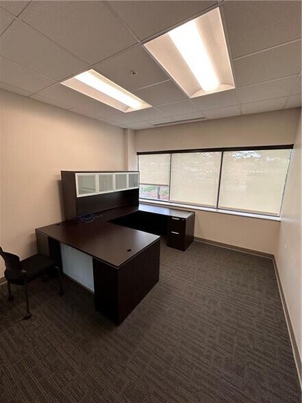 More Photos Of 800 Regis Ave, Pittsburgh Medical For Lease