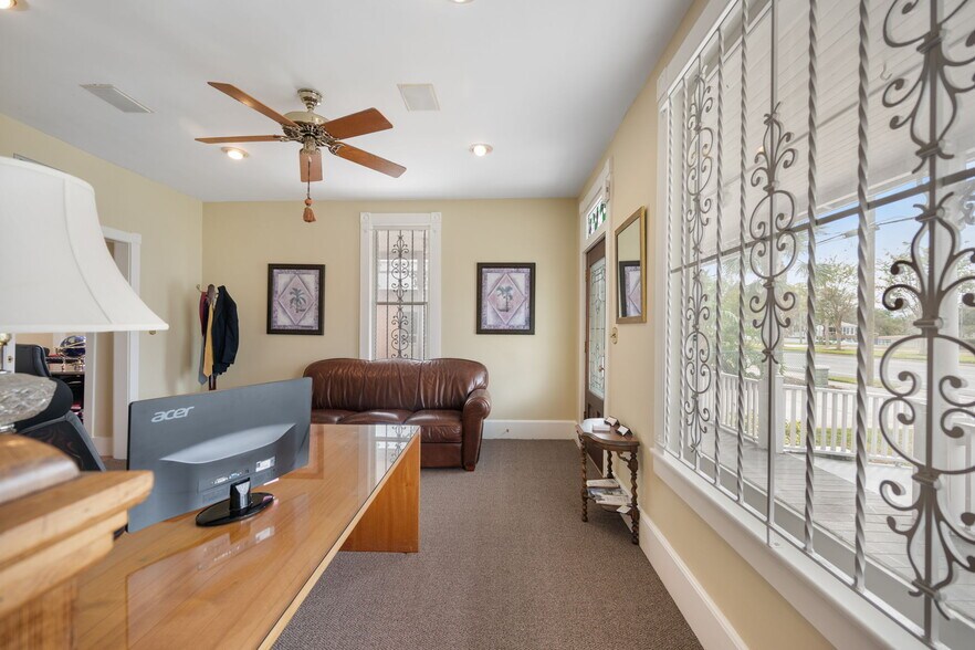 More Photos Of 339 S Ridgewood Ave, Daytona Beach Office Residential For Sale