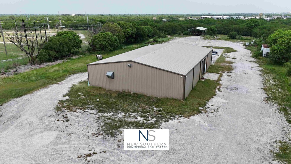 More Photos Of 2620 E Corral Ave, Kingsville Warehouse For Lease
