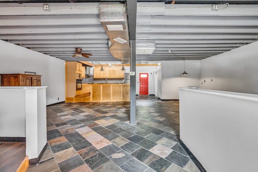 More Photos Of 1425 Walnut St, Jacksonville Freestanding For Sale