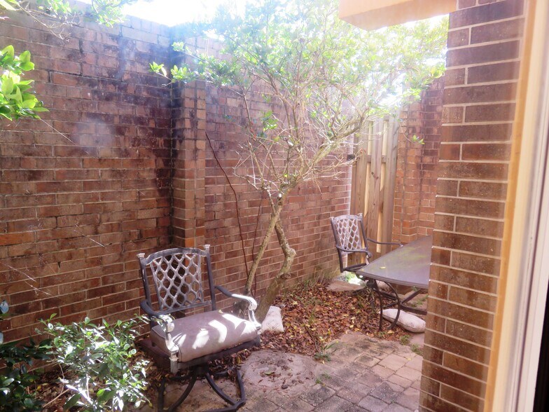 More Photos Of 640 N Peninsula Dr, Daytona Beach Office For Sale