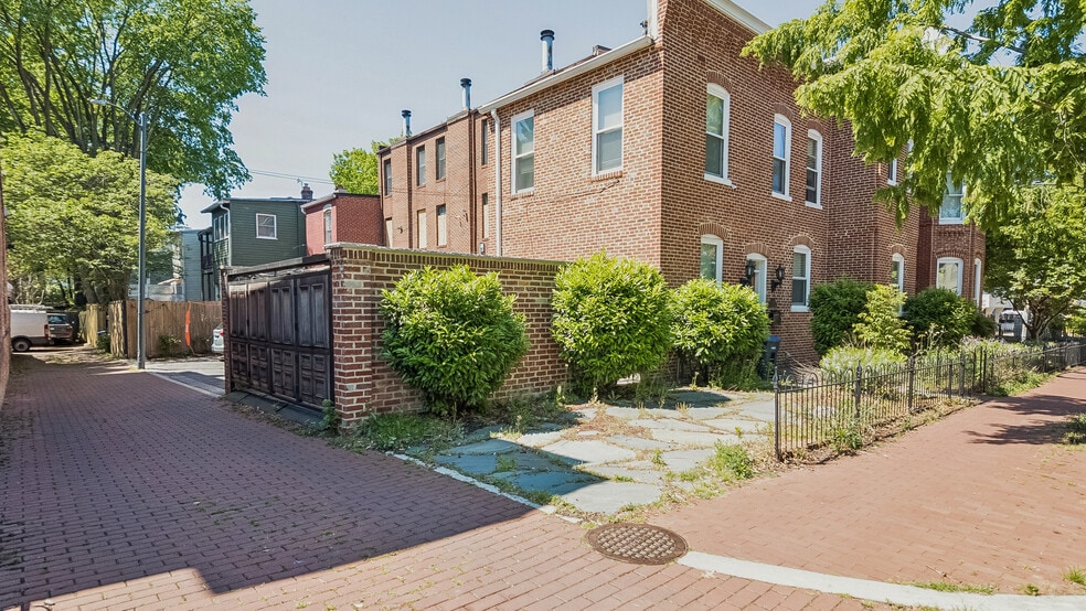 More Photos Of 245-249 8th St NE, Washington Apartments For Sale