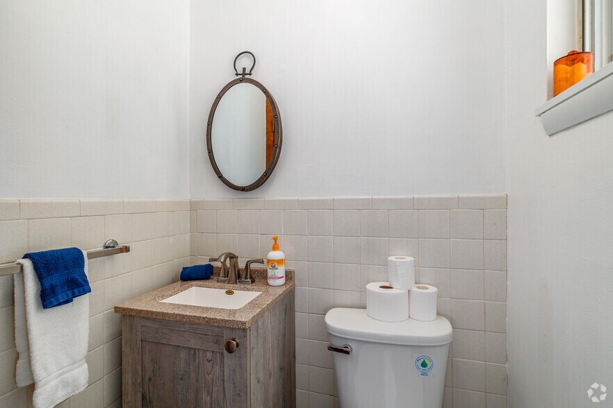 More Photos Of 1062 Susan Rd, Lake Ozark Hotel For Sale